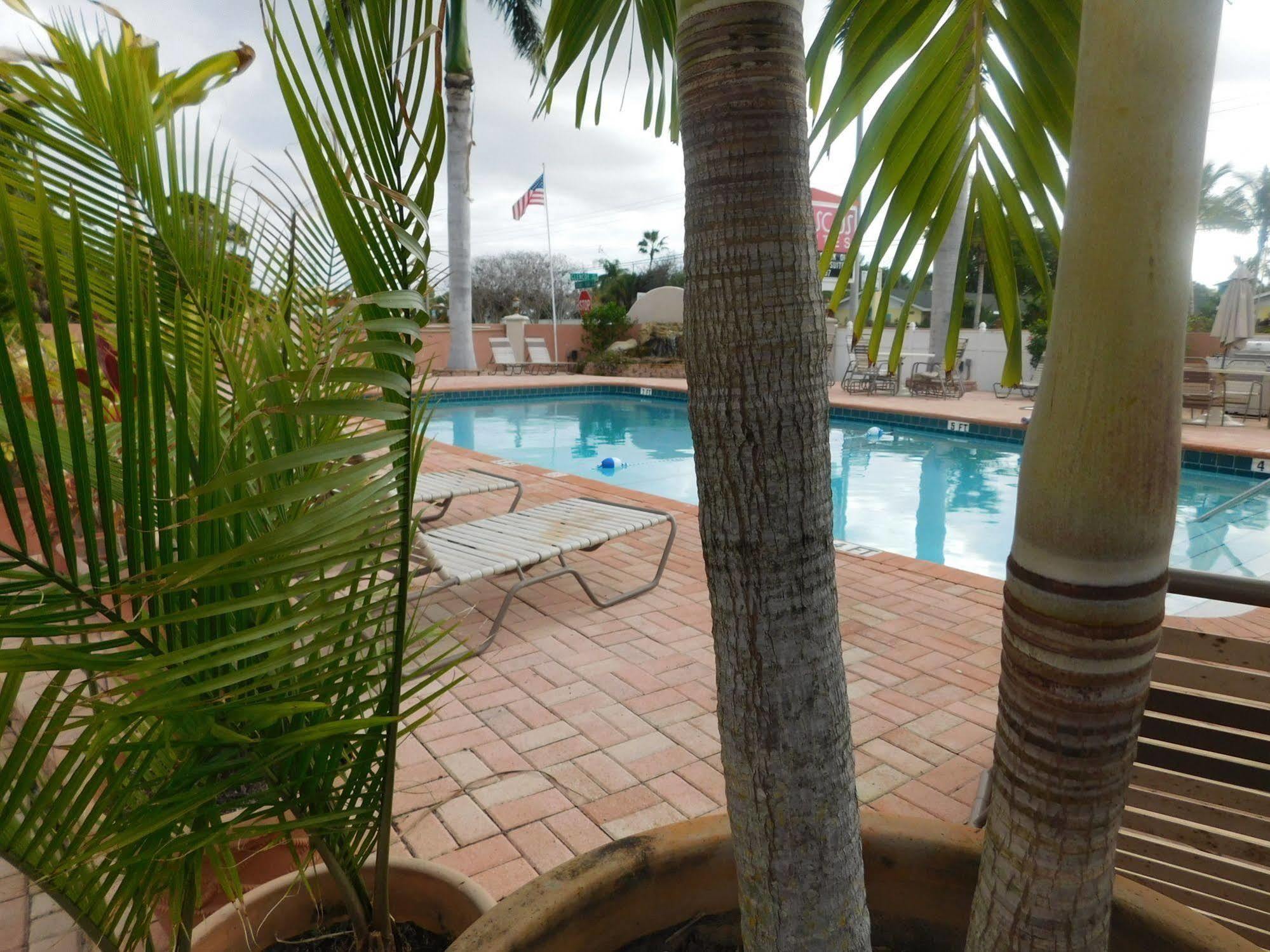 Hibiscus Suites - Sarasota Exterior photo